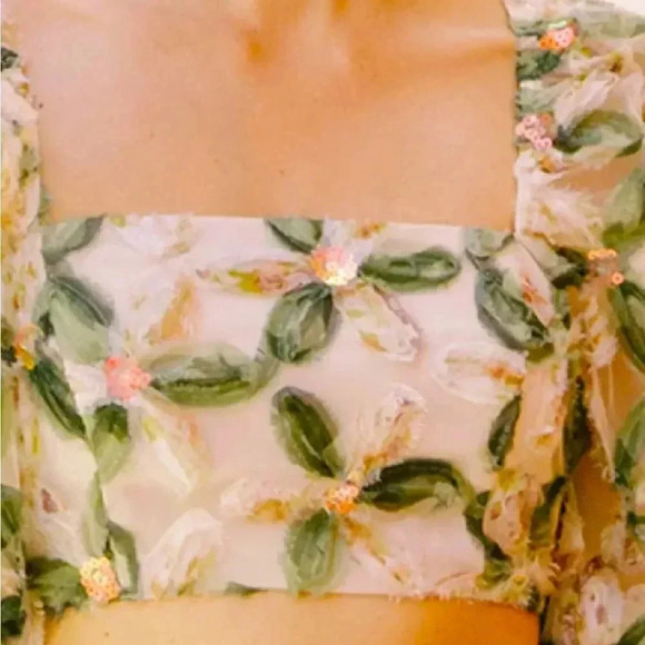 STORiA IVORY AND SAGE SEQUIN BABY DOLL CROP TOP WITH PUFF SLEEVES SIZE SMALL - Picture 5 of 15